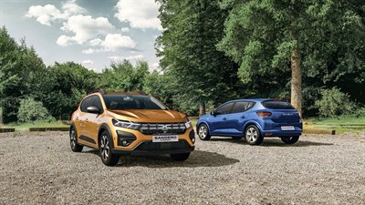 Dacia Sandero i Stepway - plavi i naranđasti na poti