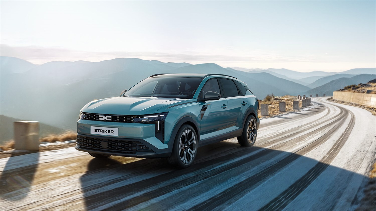 Vozilo Dacia Striker na cesti s tragovima