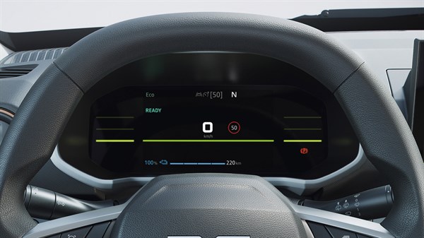 Digitalna instrumentna ploča vozila Dacia prikazuje brzinu, način vožnje, ograničenje brzine i razinu napunjenosti baterije.