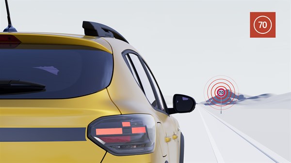 Vozilo Dacia Sandero Stepway prikazano u simulaciji vožnje sa sustavom koji prepoznaje prometne znakove i upozorava na ograničenje brzine.