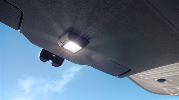 YouClip LED svjetiljka pričvršćena je na unutrašnjost vozila Dacia i osvjetljava prostor.