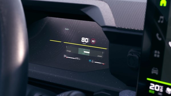Detaljan prikaz digitalnog zaslona u vozilu Dacia Striker s informacijama o vožnji i multimedijskim sustavom.