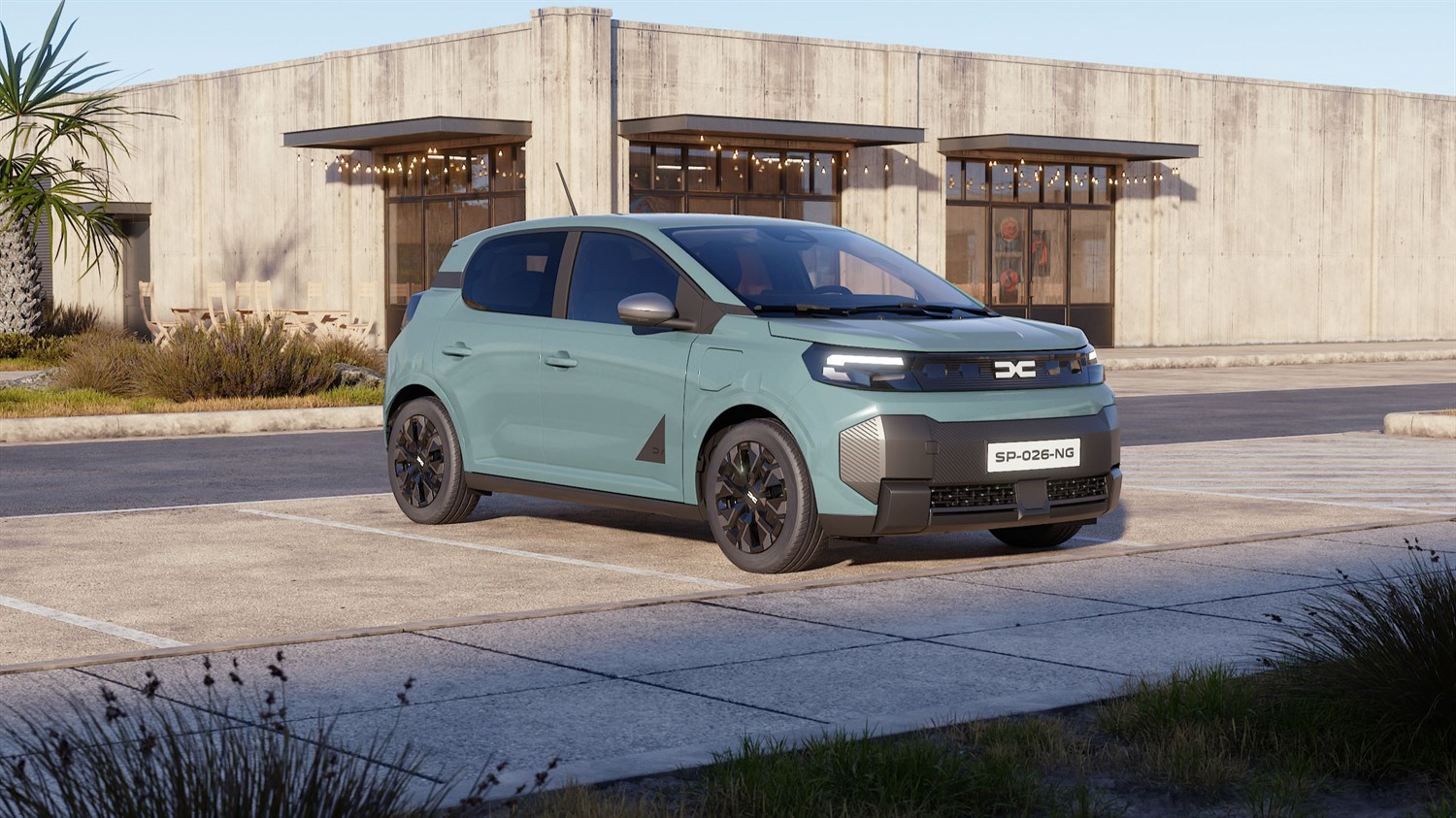 Vozilo Dacia Spring parkirano ispred moderne zgrade.