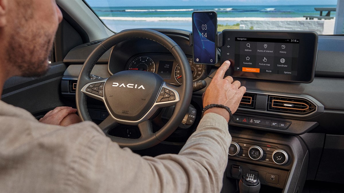 Unutrašnjost vozila Dacia Sandero Stepway s vozačem za upravljačem